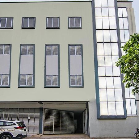 Oyo 92300 Koala House Hotel Pekanbaru Kültér fotó